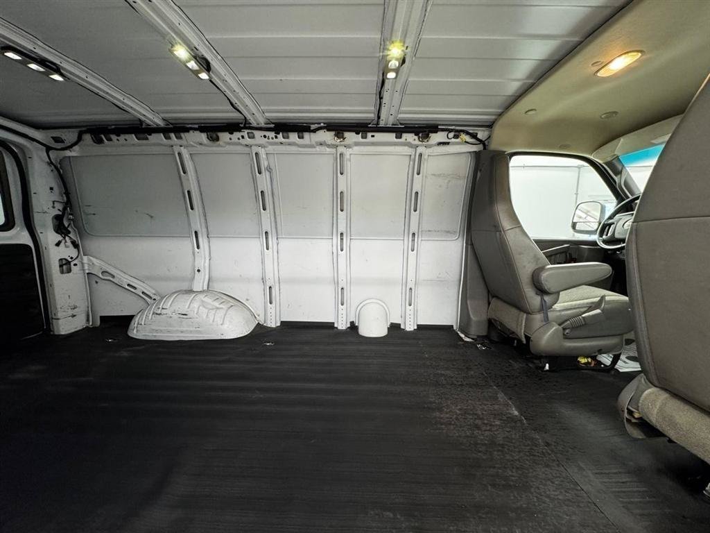 Used 2021 GMC Savana 2500 w/ Driver Convenience Package RWD image 16