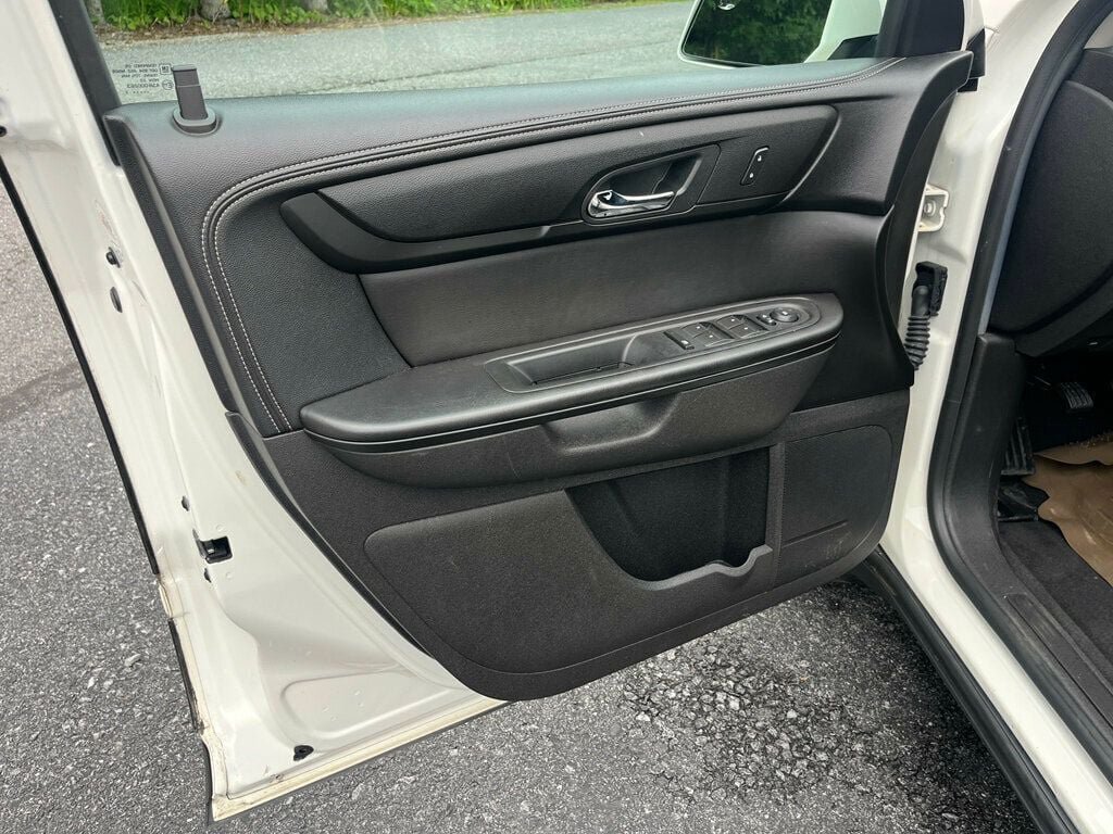 Used 2013 Chevrolet Traverse LT AWD/4WD image 12