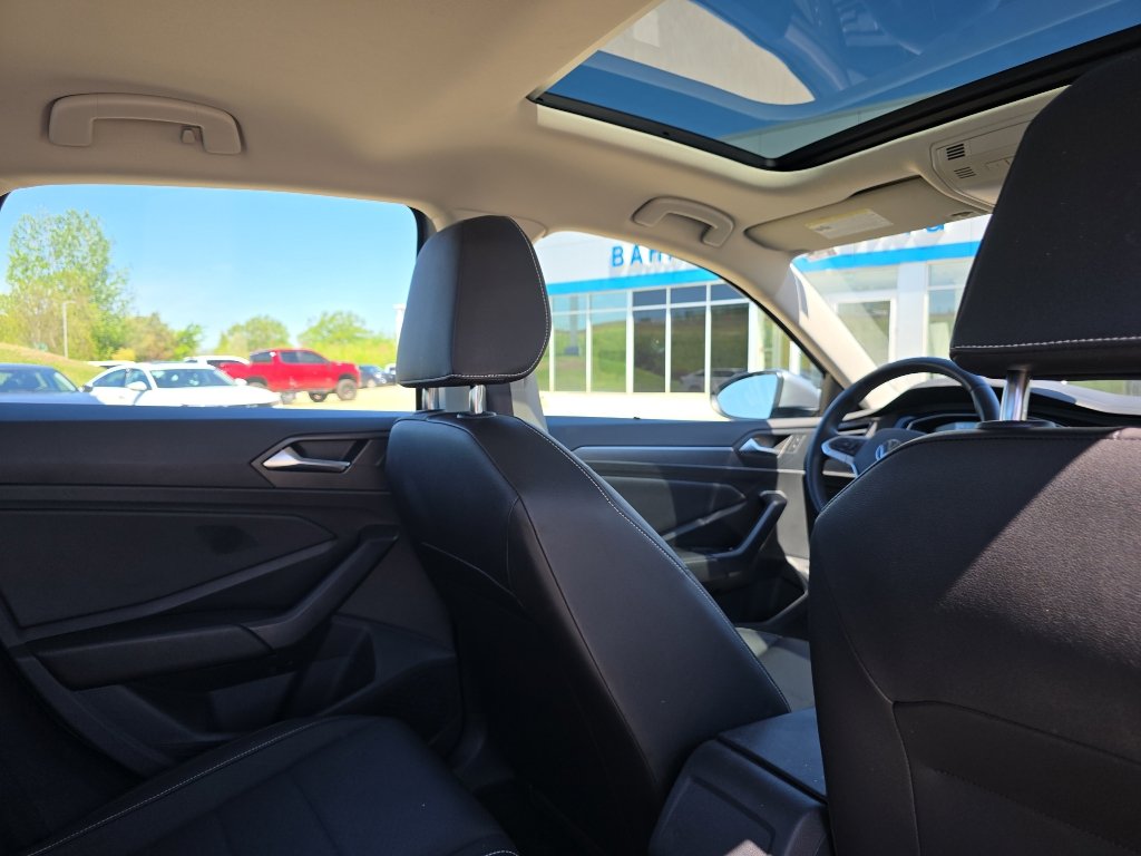 Used 2024 Volkswagen Jetta SE w/ Panoramic Sunroof Package FWD image 16