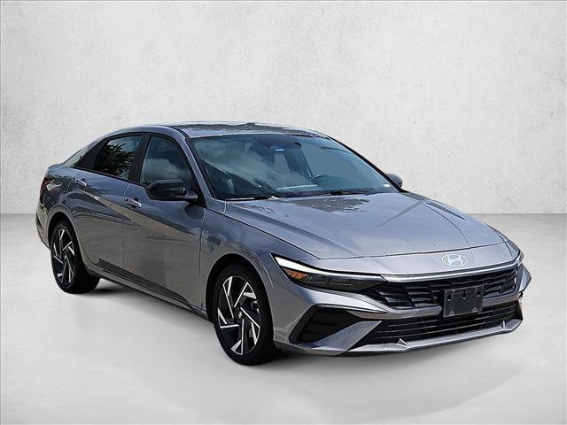 Used 2025 Hyundai Elantra Sport FWD image 3