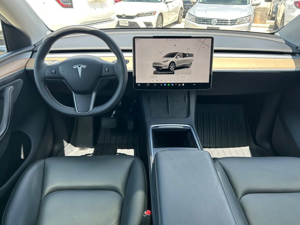 Used 2024 Tesla Model Y Long Range AWD/4WD image 16