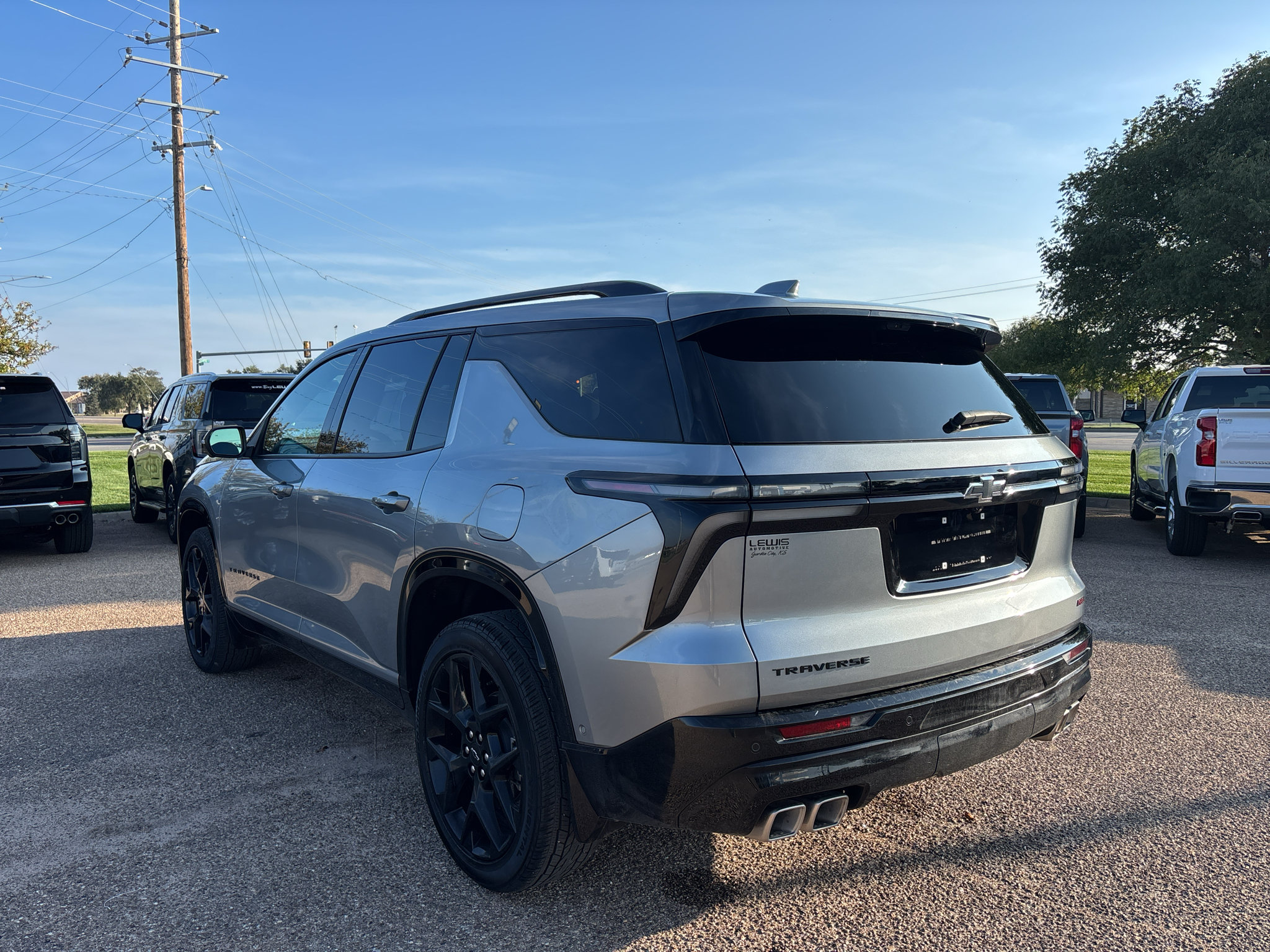 Used 2026 Chevrolet Traverse RS w/ LPO, Floor Liner Package FWD image 6