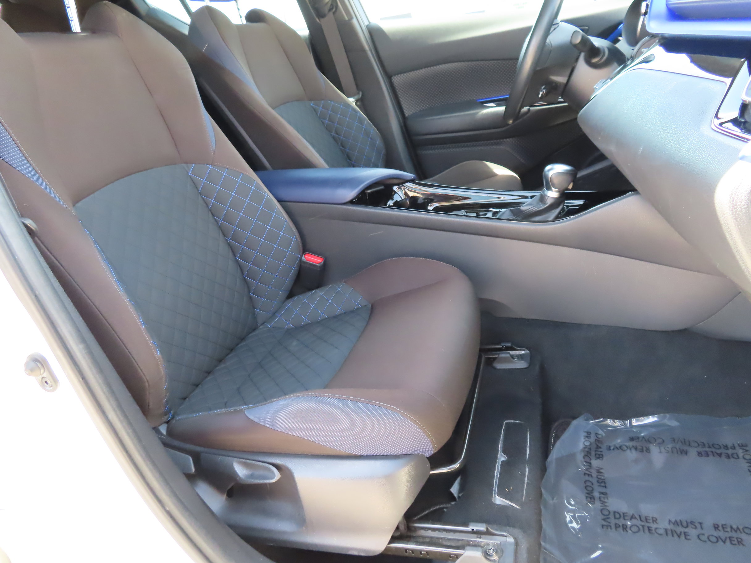 Used 2020 Toyota C-HR XLE image 16