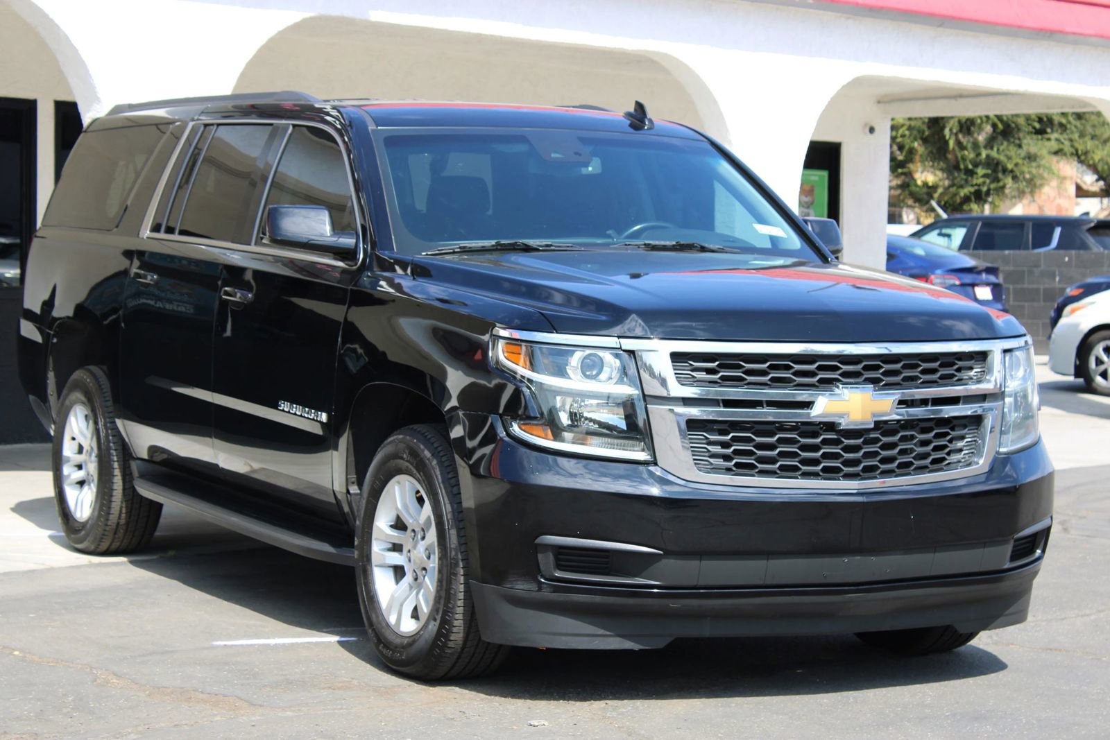 Used 2019 Chevrolet Suburban LT image 4
