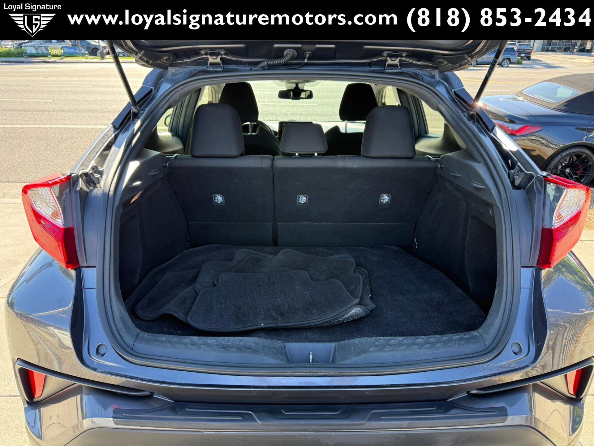 Used 2018 Toyota C-HR XLE image 9