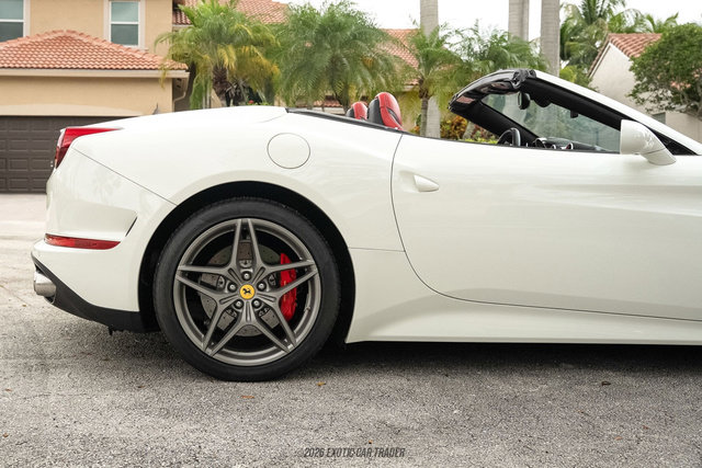 Used 2016 Ferrari California T image 10