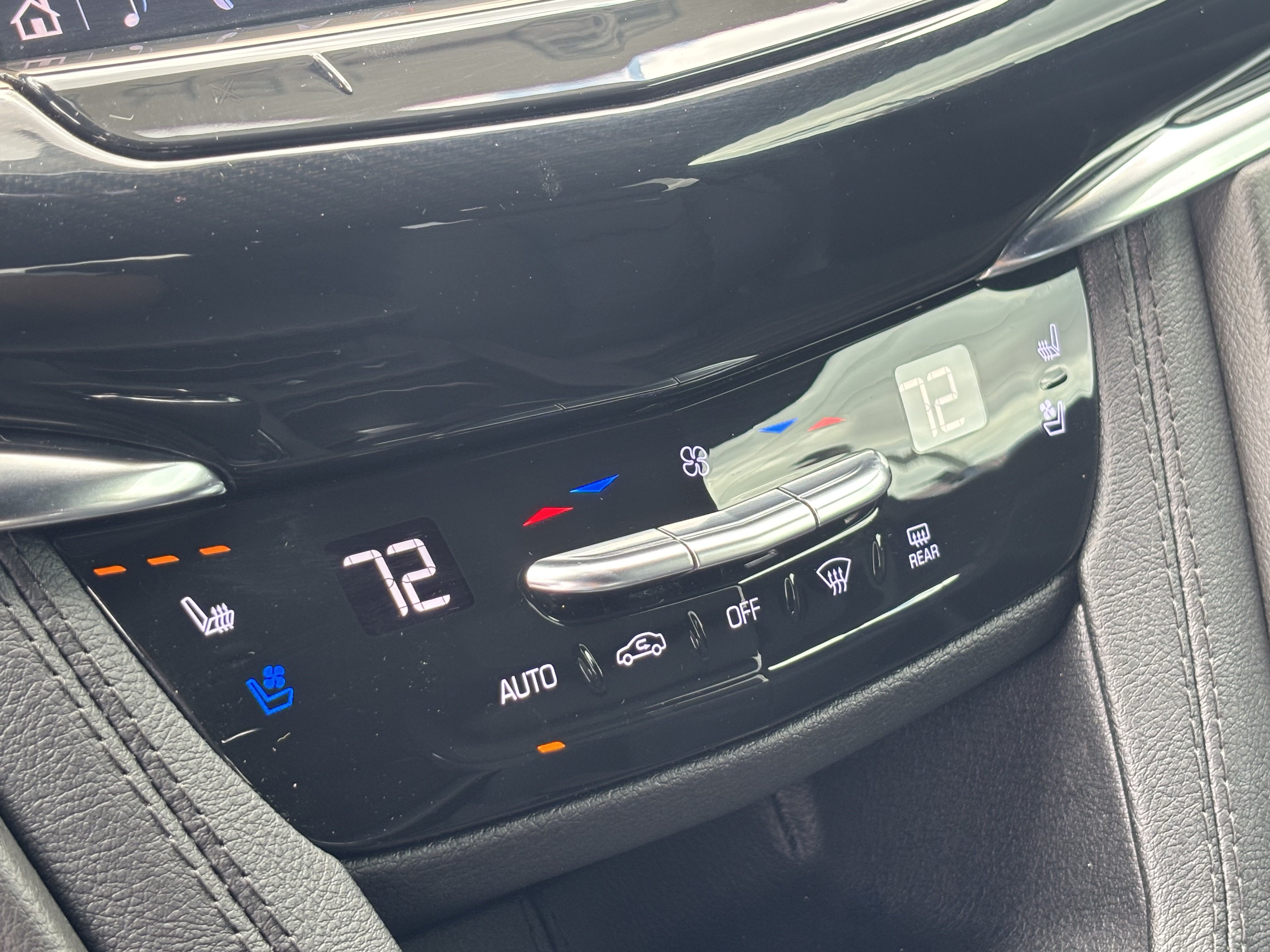 Certified 2023 Cadillac XT6 Sport w/ Platinum Package AWD/4WD image 32