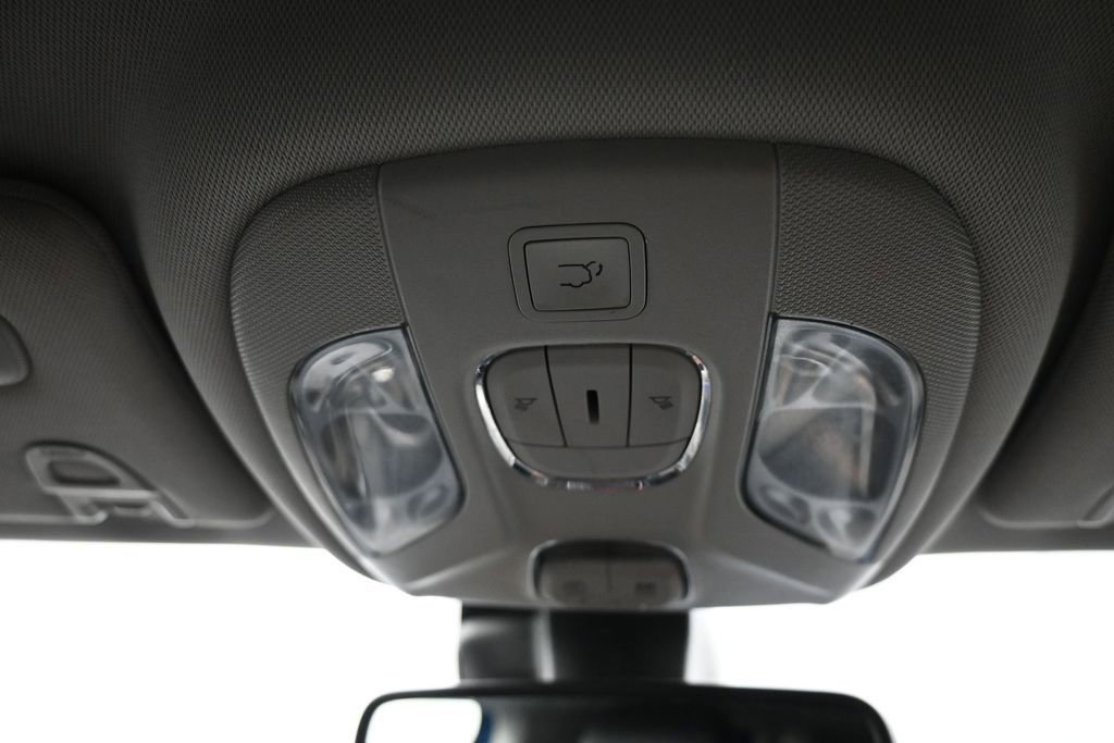 Used 2022 Jeep Compass Latitude w/ Sun and Sound Group AWD/4WD image 17