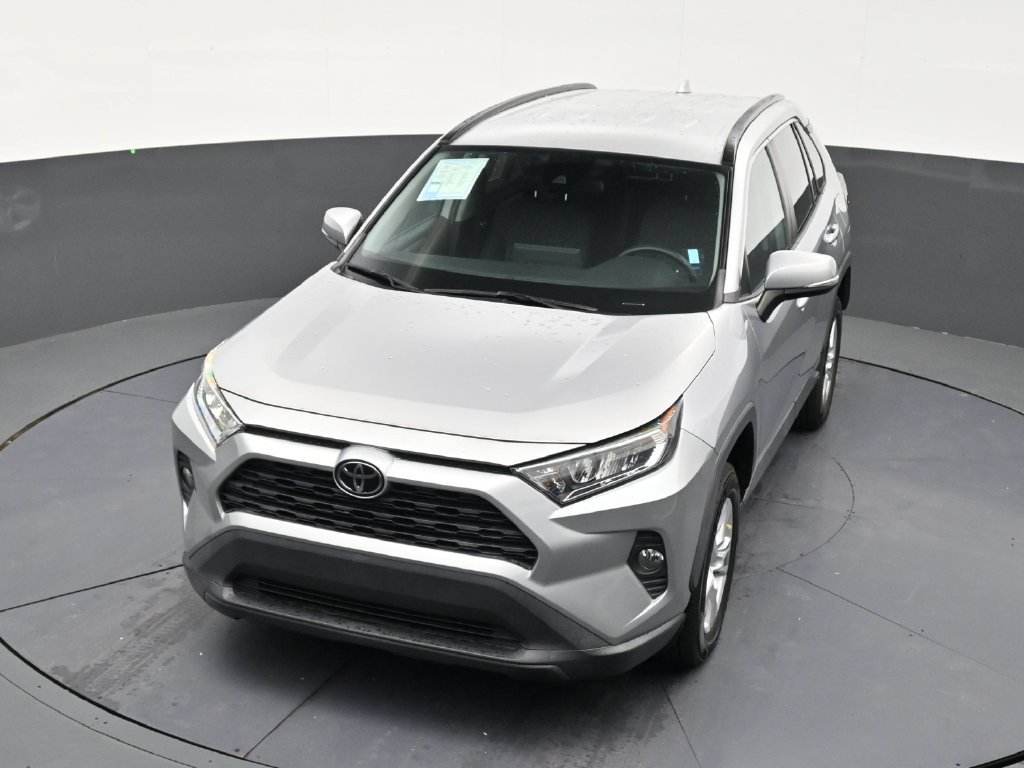 Used 2021 Toyota RAV4 XLE w/ Convenience Package FWD image 18