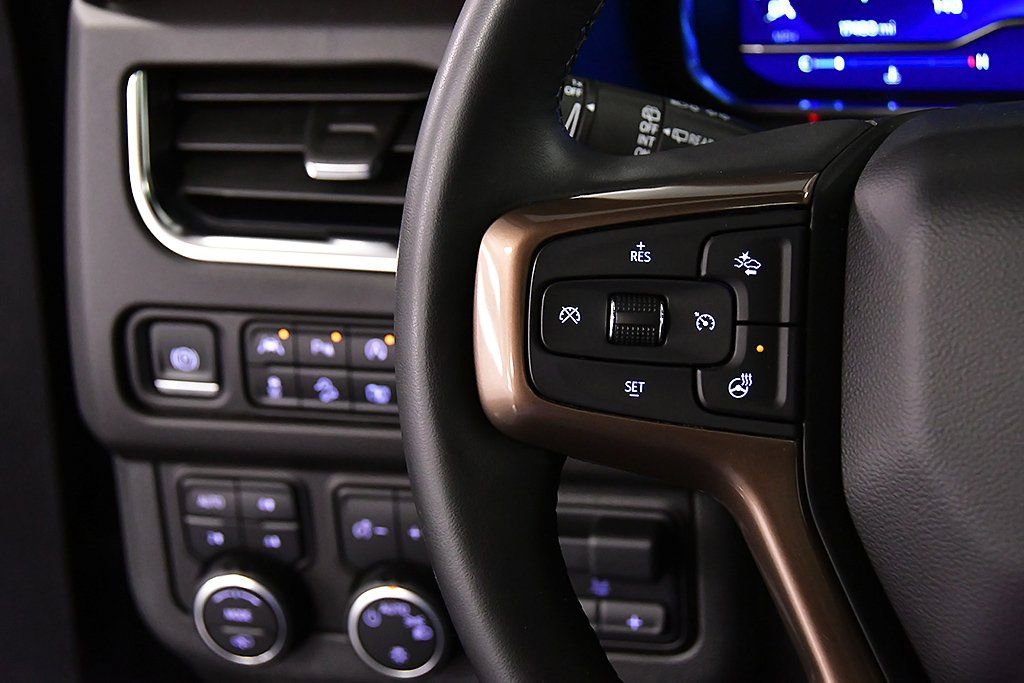 Used 2024 Chevrolet Suburban High Country AWD/4WD image 19