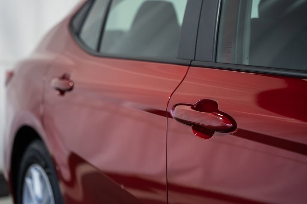 Used 2025 Toyota Camry LE image 13