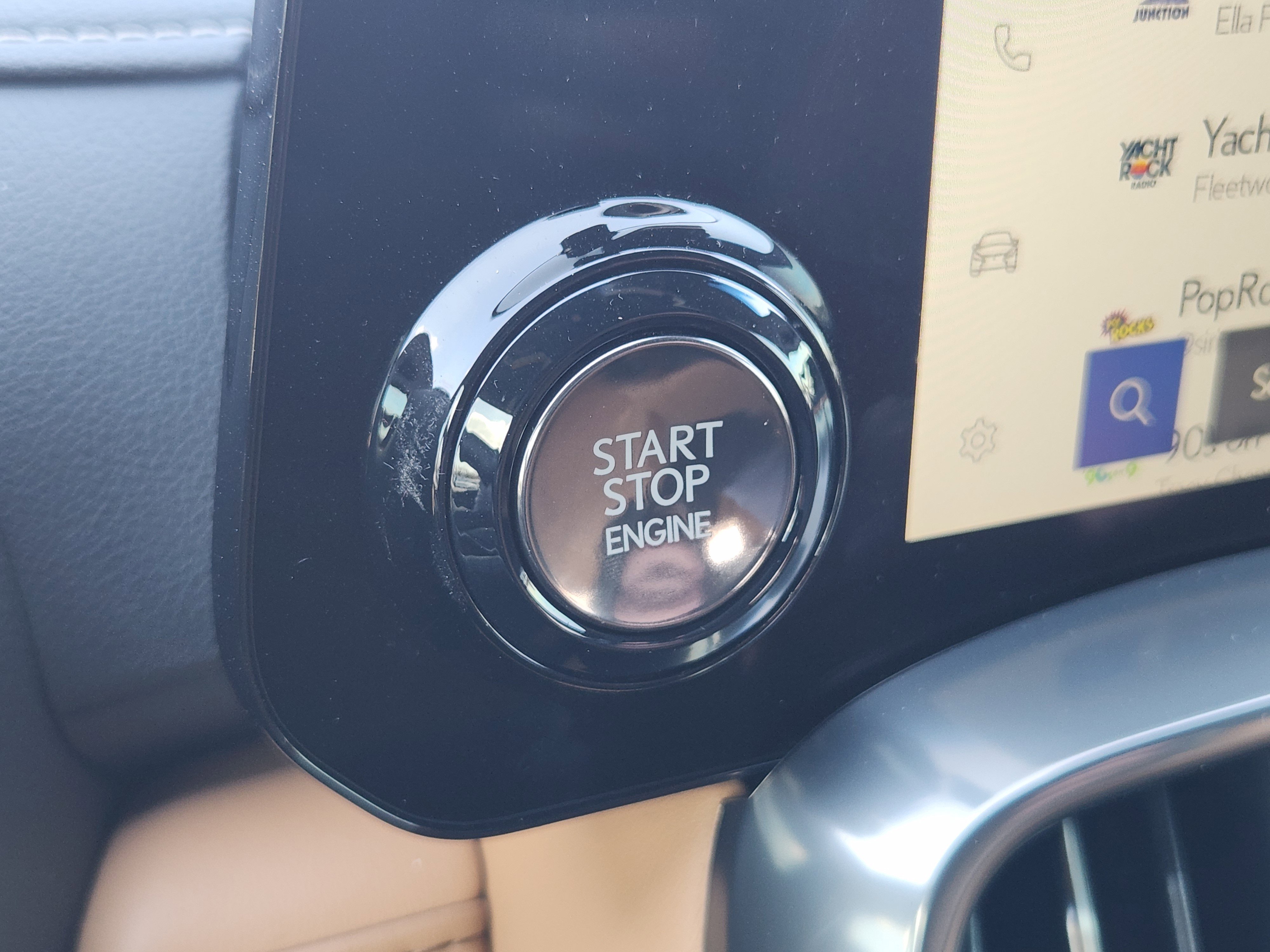 Used 2025 Lexus LX 600 4WD w/ Luxury Package image 25