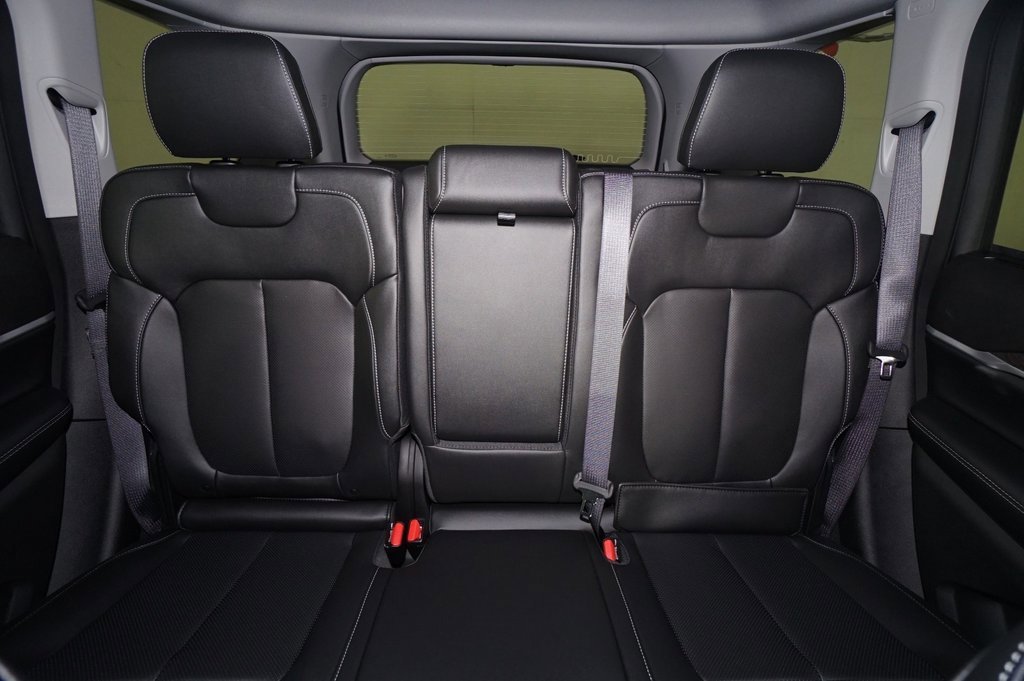 New 2024 Jeep Grand Cherokee Limited 4xe w/ Luxury Tech Group II image 11