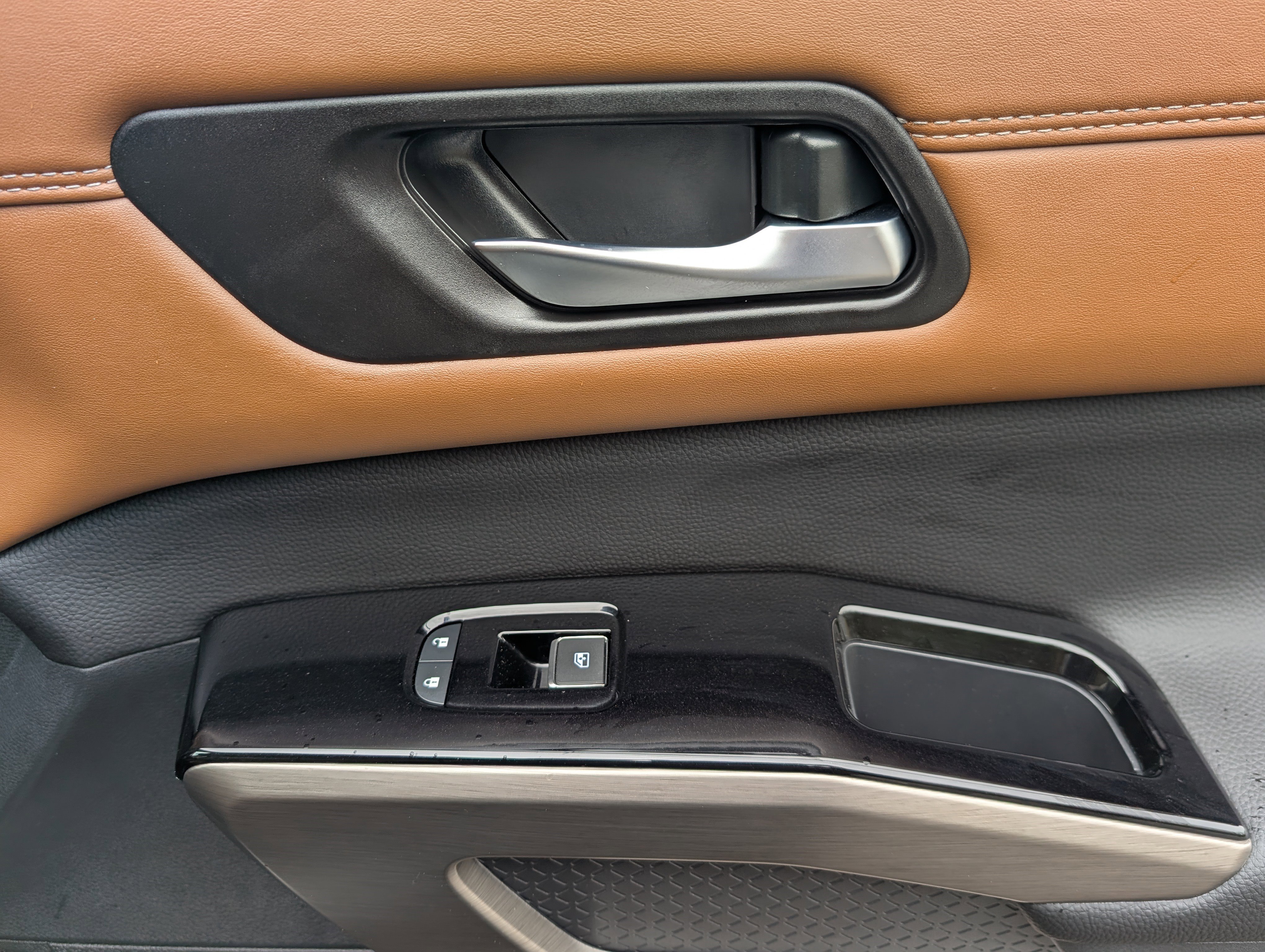 Used 2025 Nissan Pathfinder Platinum w/ Cargo Package image 22