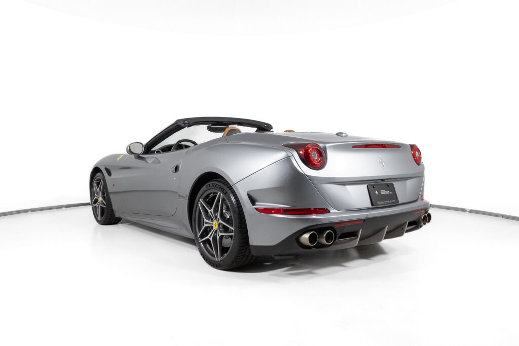 Used 2016 Ferrari California T RWD image 3