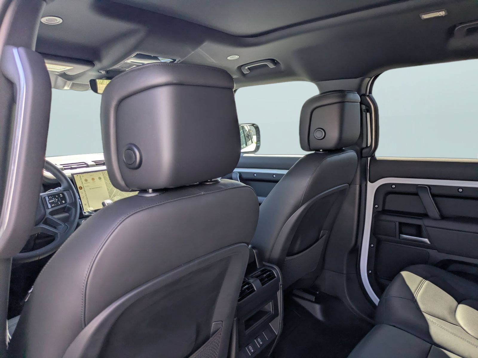 New 2026 Land Rover Defender 110 X-Dynamic SE AWD/4WD image 29