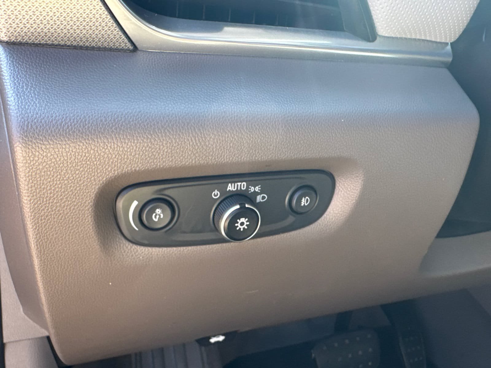 Used 2020 Chevrolet Traverse Premier FWD image 38