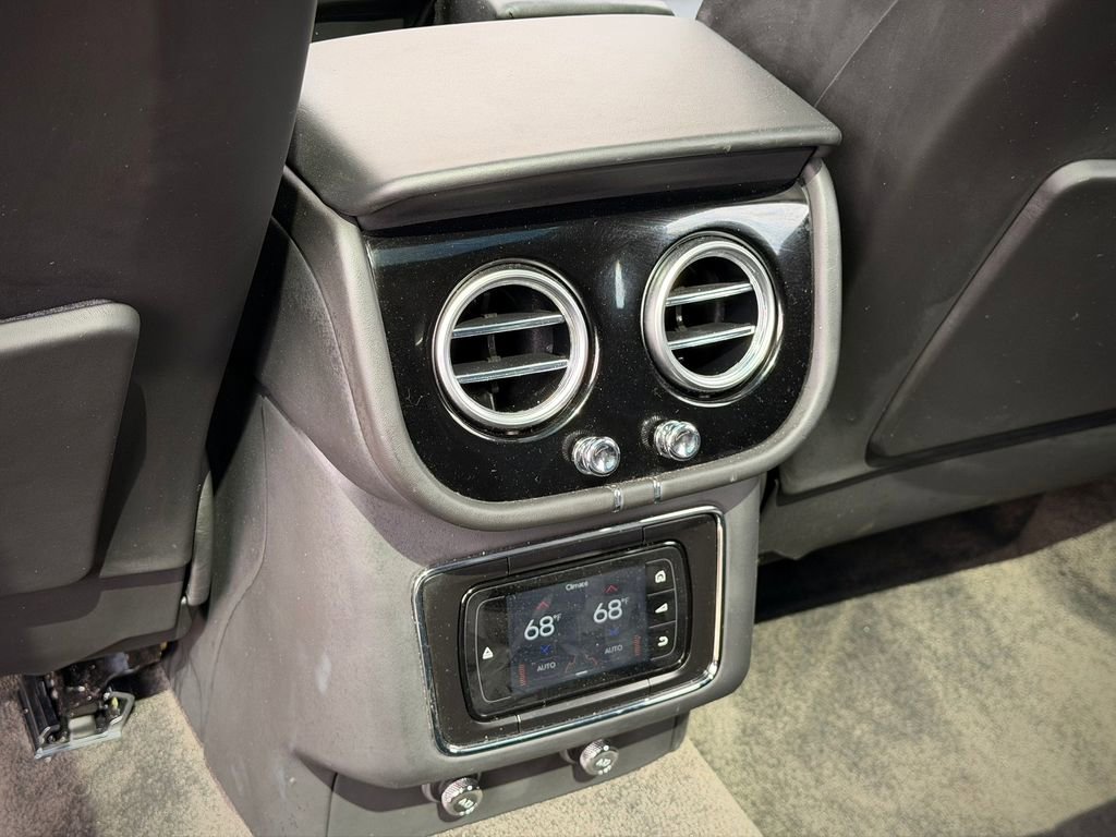 Used 2019 Bentley Bentayga AWD/4WD image 11