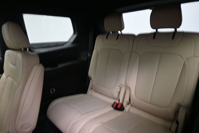 Used 2023 Jeep Grand Cherokee L Limited w/ Luxury Tech Group II AWD/4WD image 19