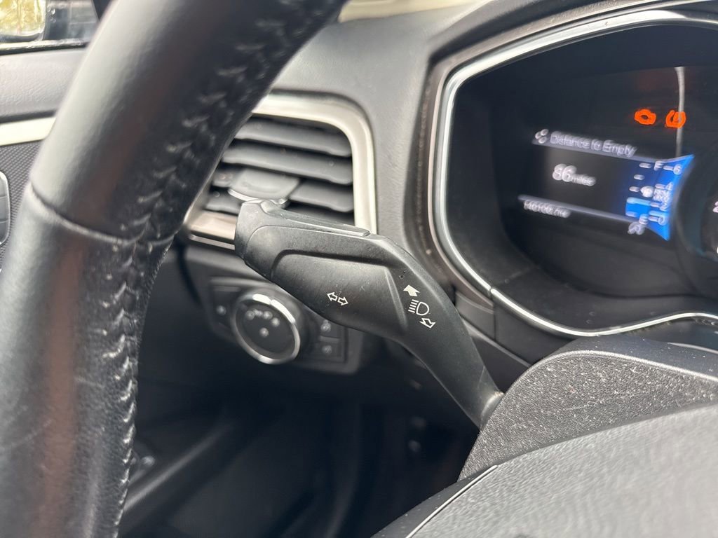 Used 2017 Ford Fusion SE w/ Fusion SE Technology Package FWD image 14