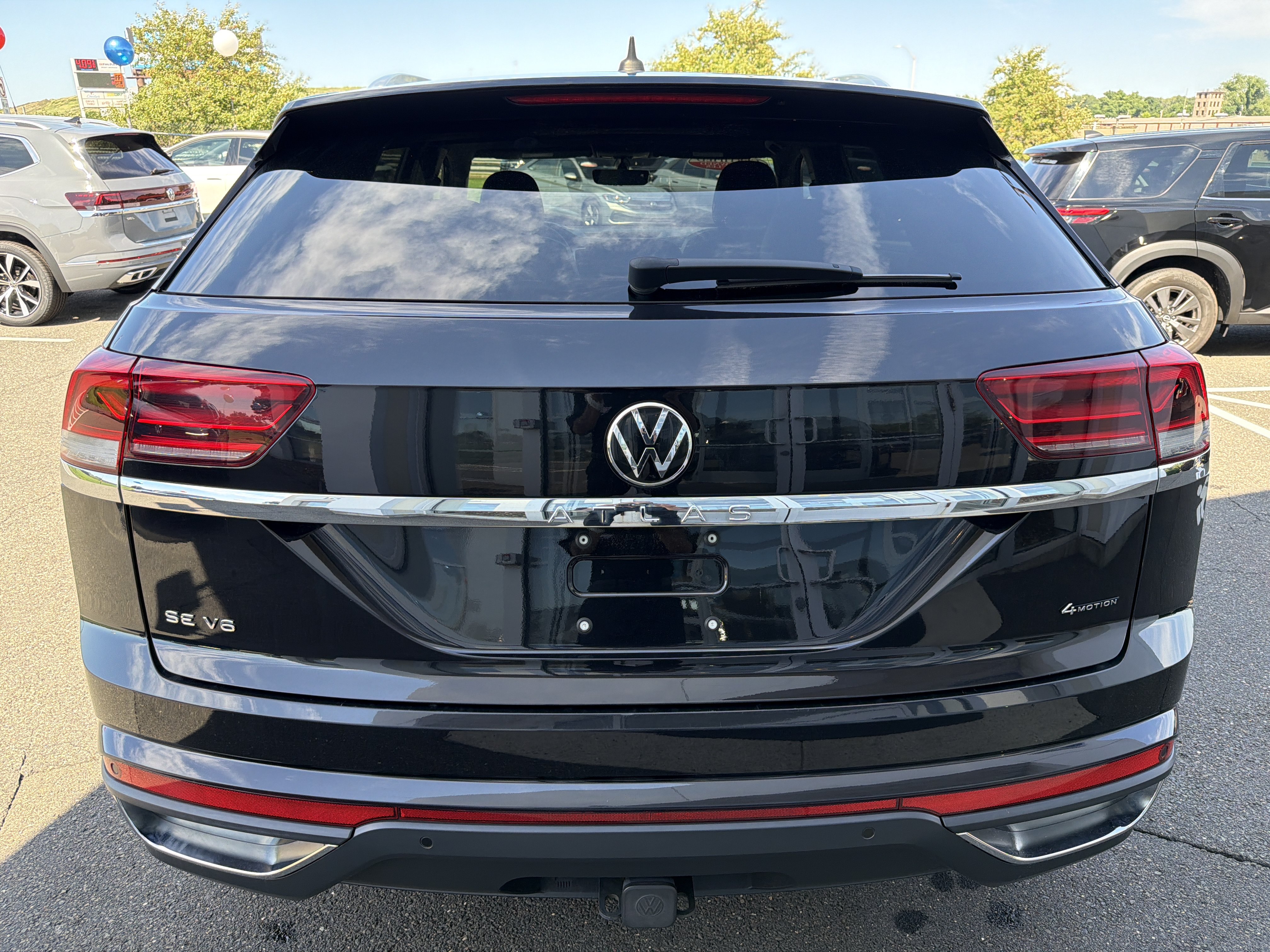 Certified 2023 Volkswagen Atlas Cross Sport SE w/ Panoramic Sunroof Package AWD/4WD image 6