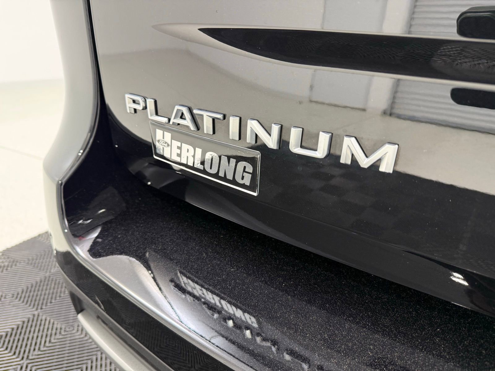 Used 2025 Ford Expedition Platinum AWD/4WD image 8