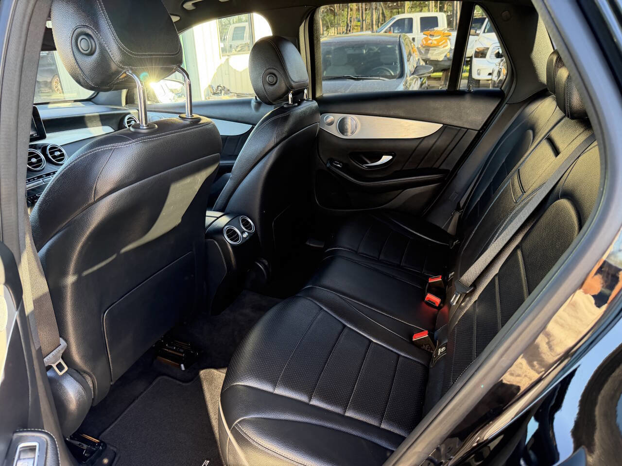 Used 2019 Mercedes-Benz GLC 350e 4MATIC w/ AMG Line image 9