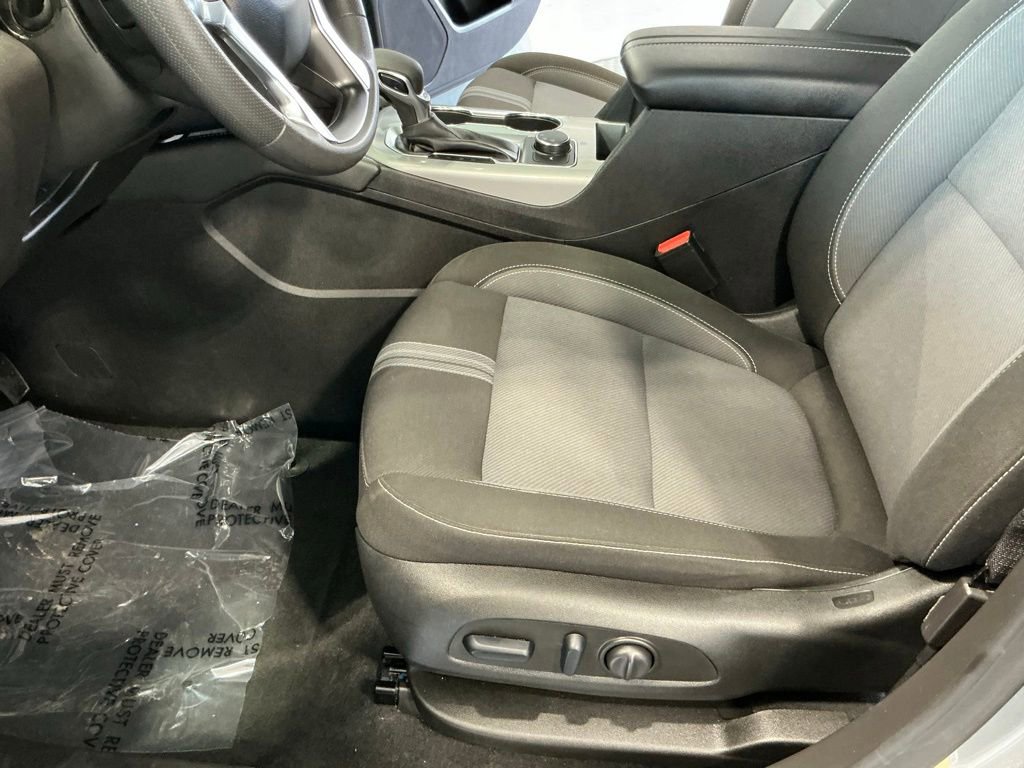 Used 2025 Chevrolet Blazer LT FWD image 12