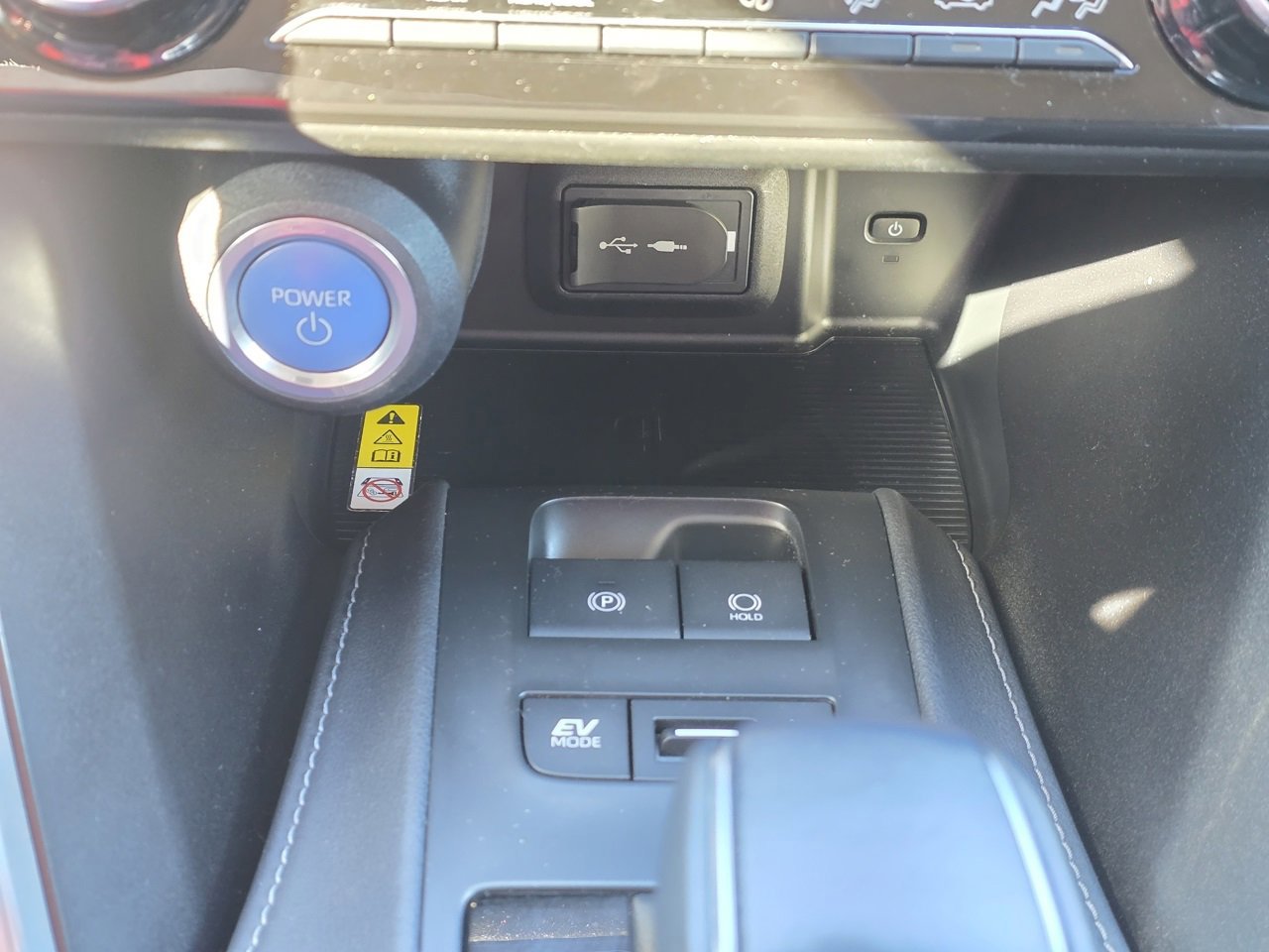 Used 2022 Toyota Venza LE image 18