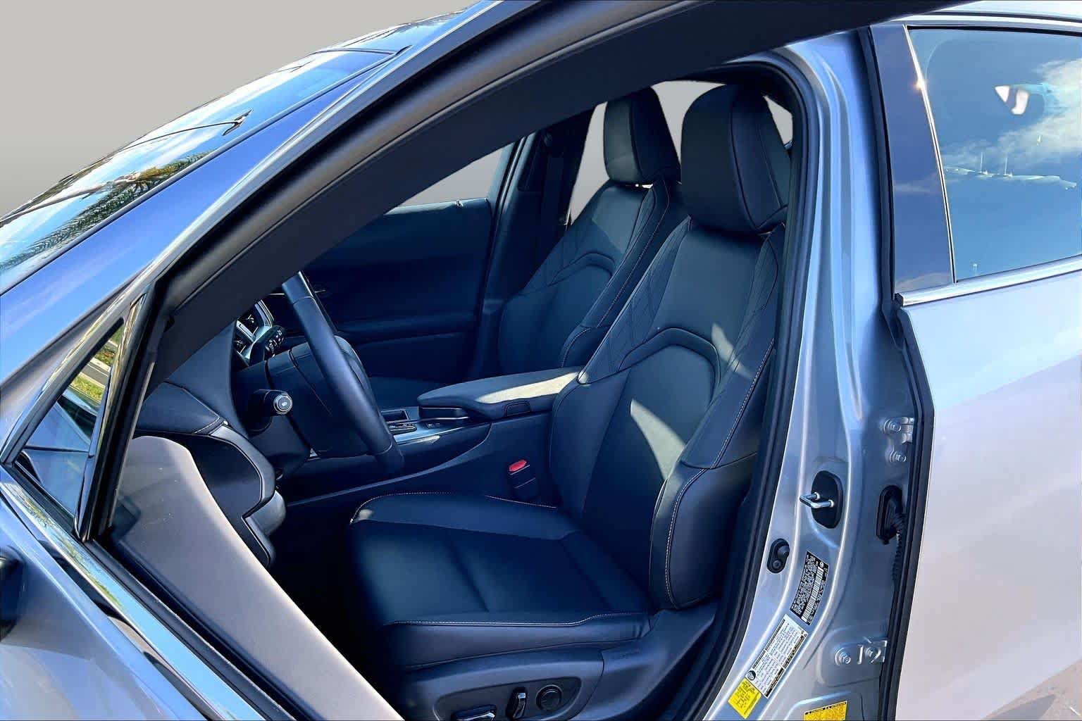Used 2026 Lexus UX 300h FWD w/ Accessory Package (Z2) image 7