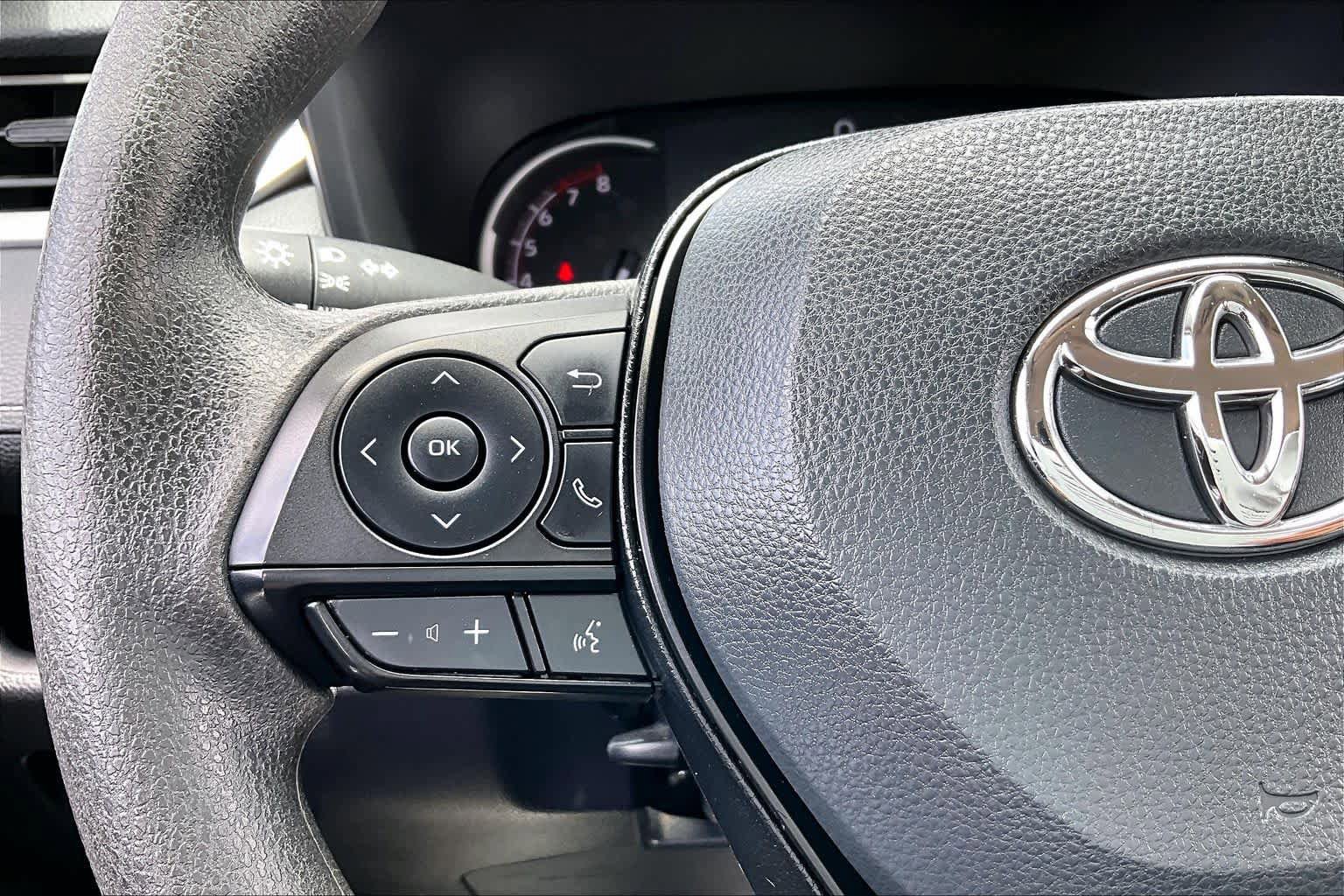 Used 2025 Toyota RAV4 XLE FWD image 22