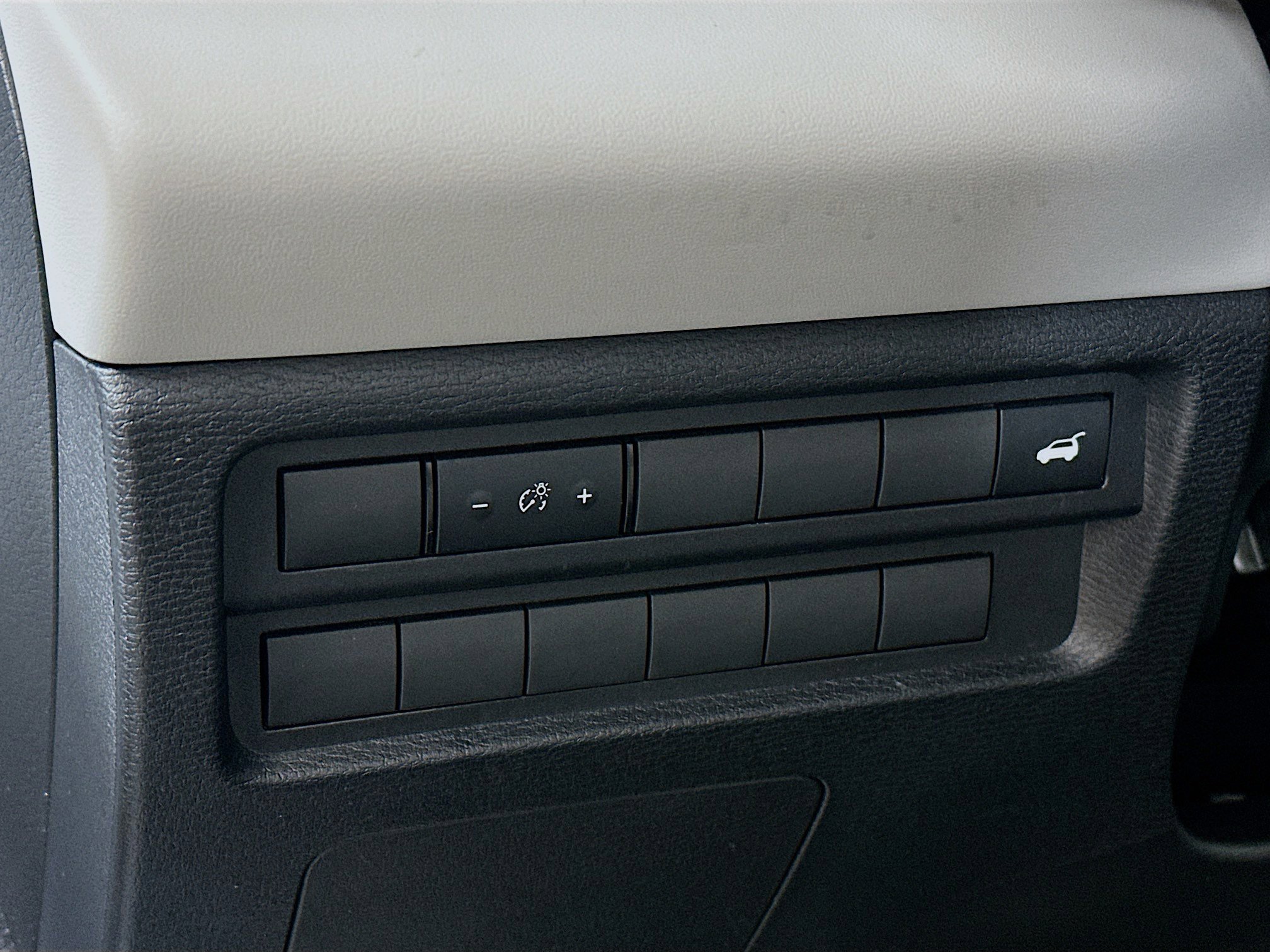 Used 2025 Mitsubishi Outlander SEL image 10