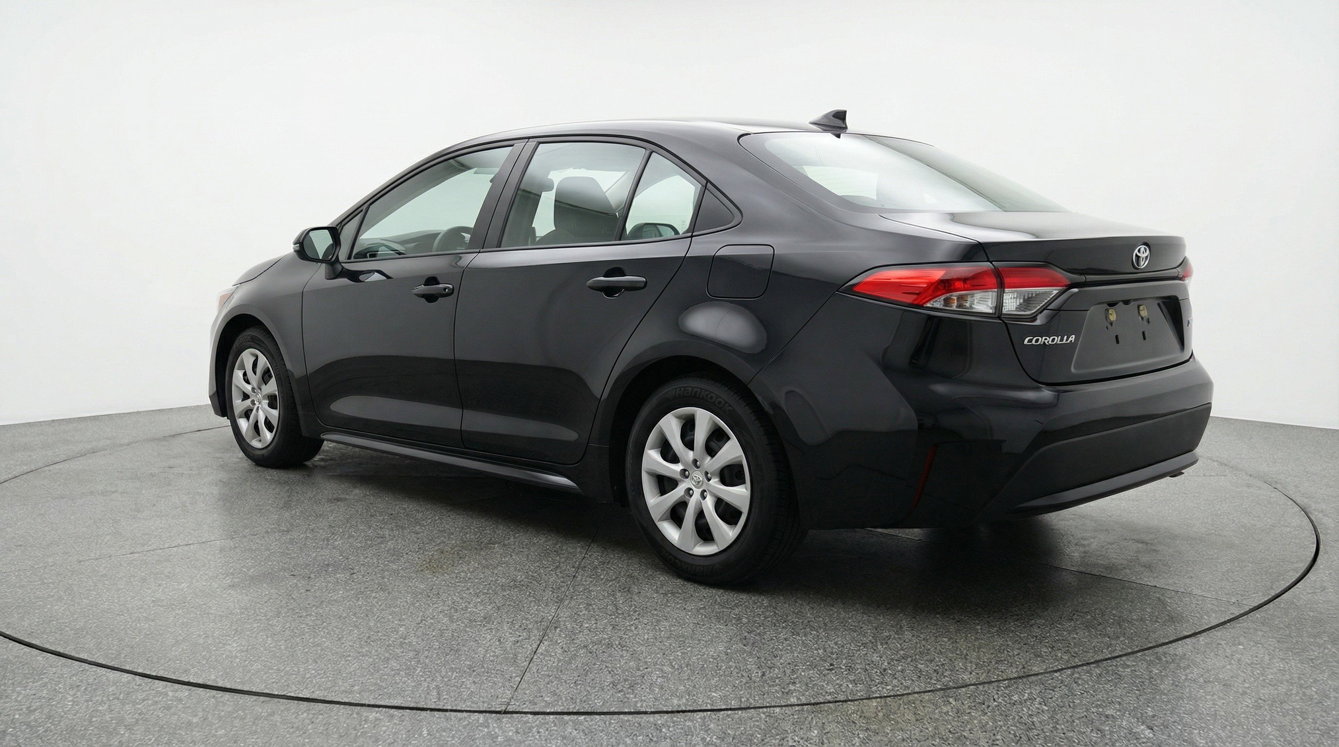 Used 2025 Toyota Corolla LE FWD image 6