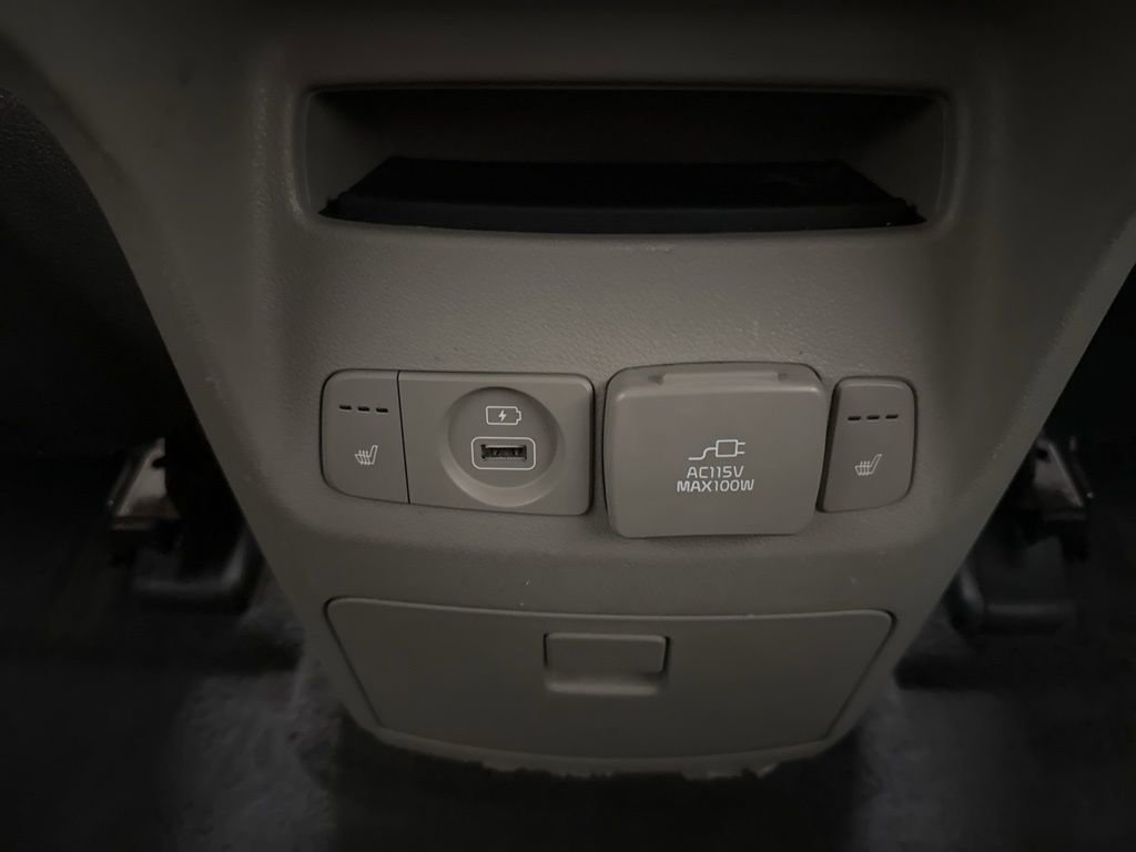 Used 2018 Kia Sedona SX image 22