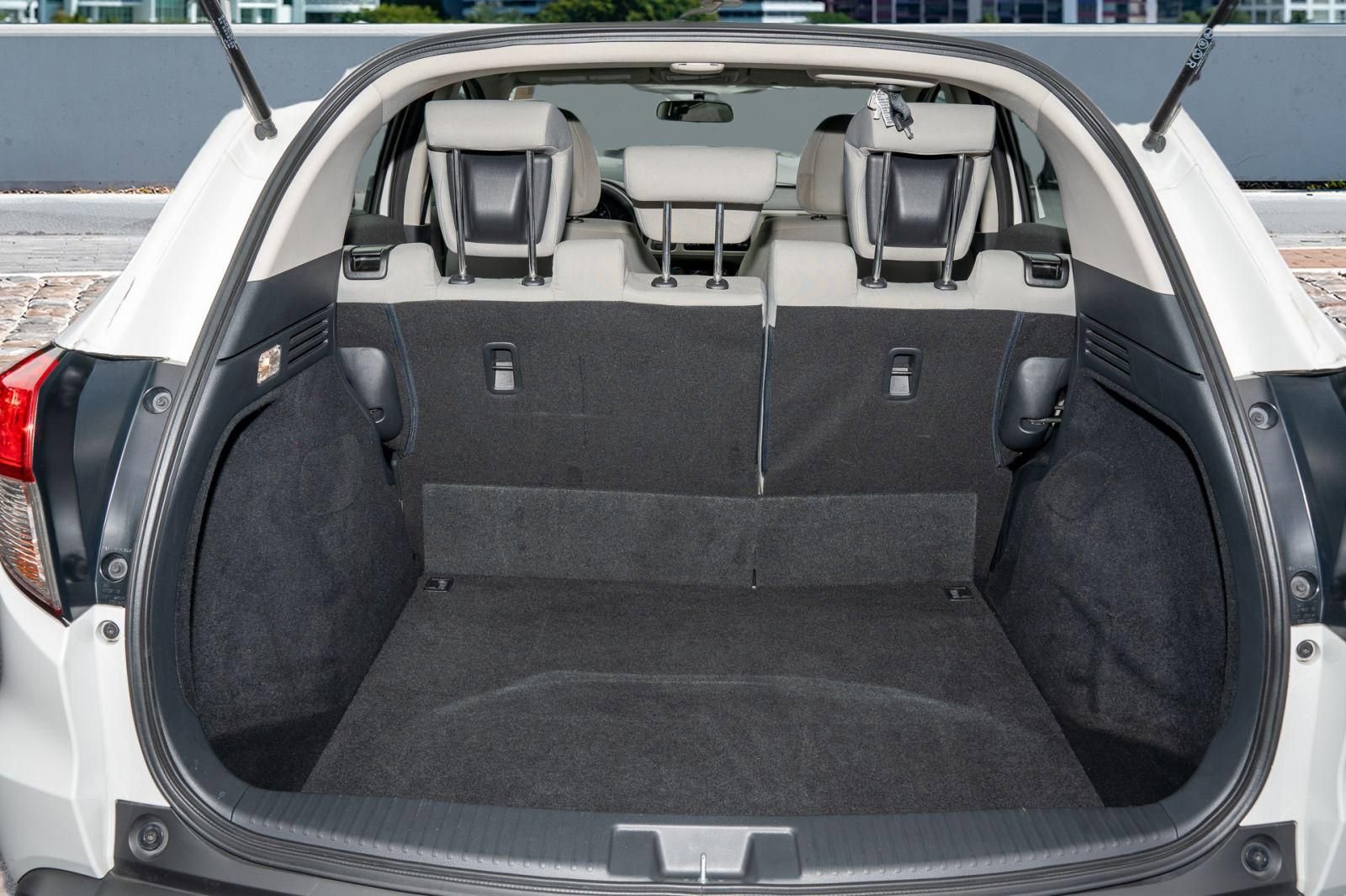 Used 2021 Honda HR-V LX image 9