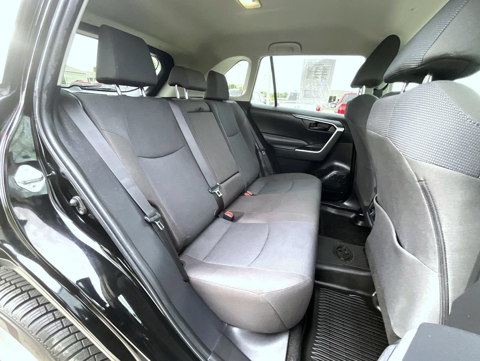 Used 2022 Toyota RAV4 LE AWD/4WD image 19