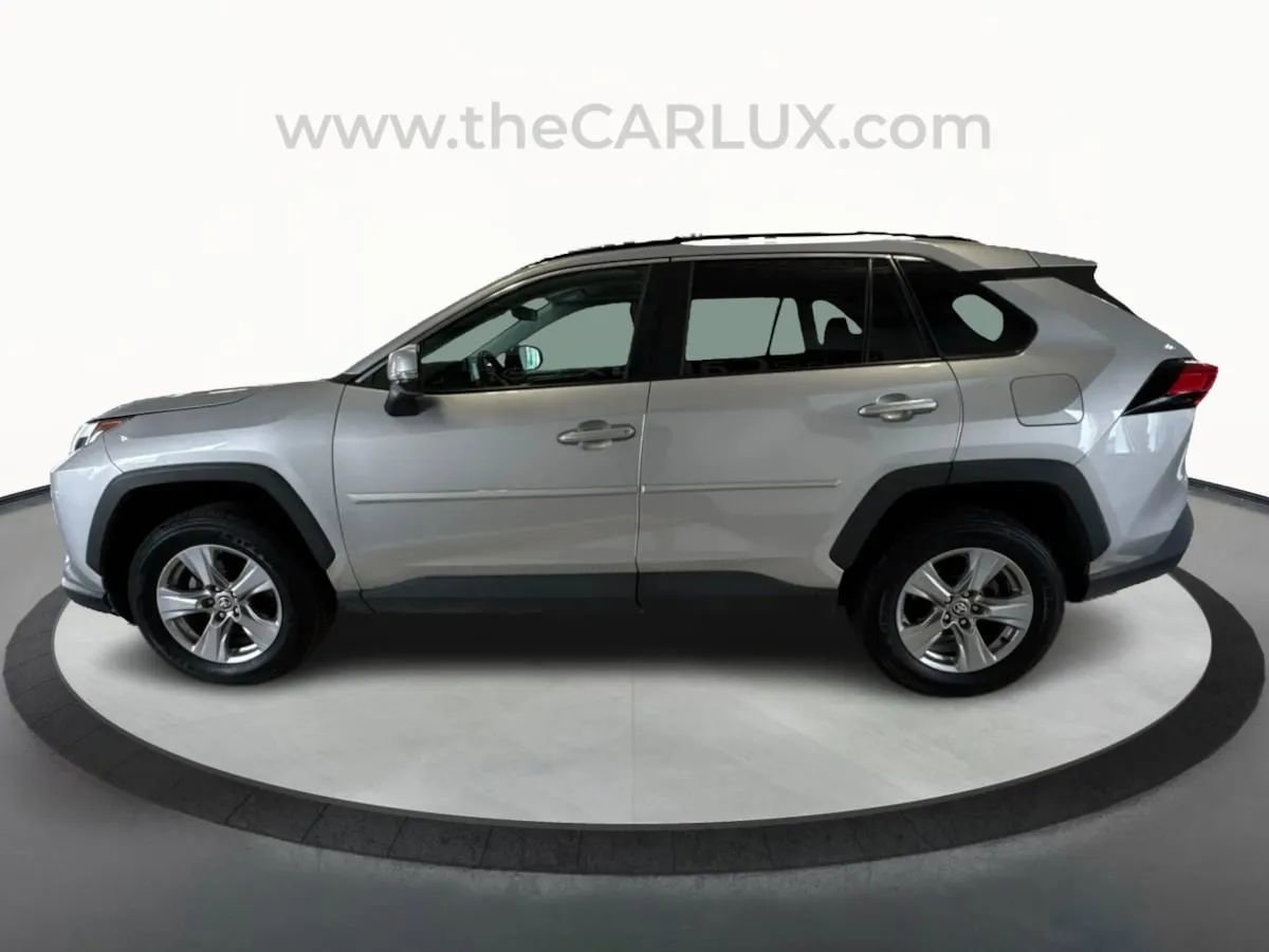 Used 2022 Toyota RAV4 XLE image 4