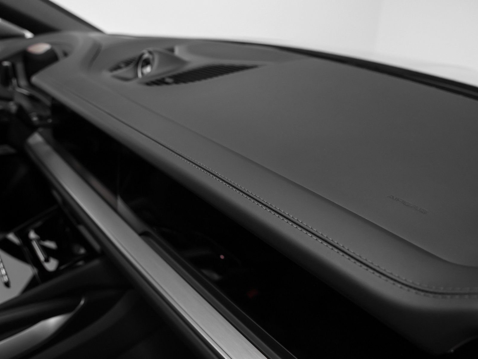 New 2026 Porsche Cayenne E-Hybrid Coupe AWD/4WD image 27