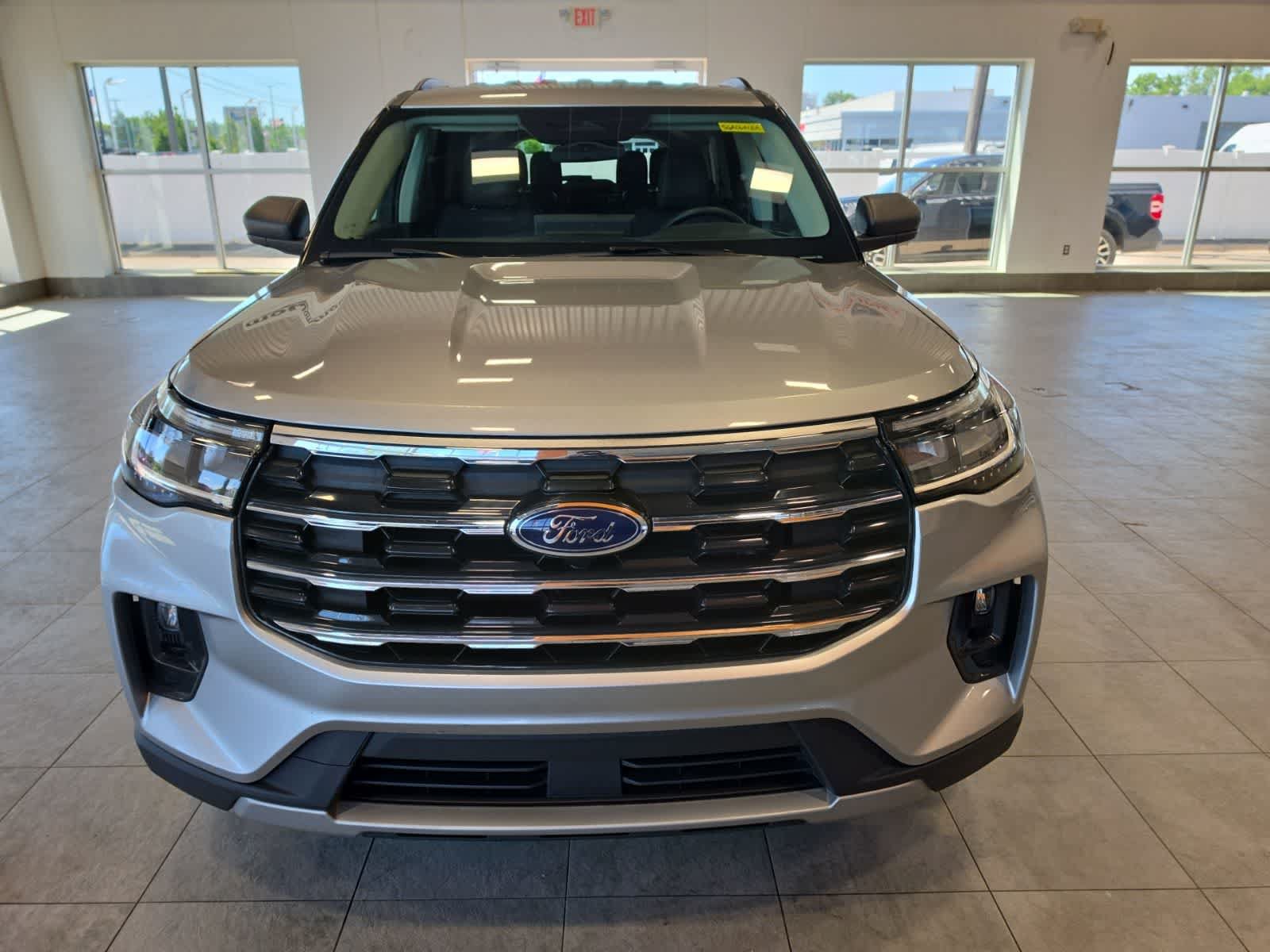 Used 2025 Ford Explorer Active w/ Active Comfort Package AWD/4WD image 3