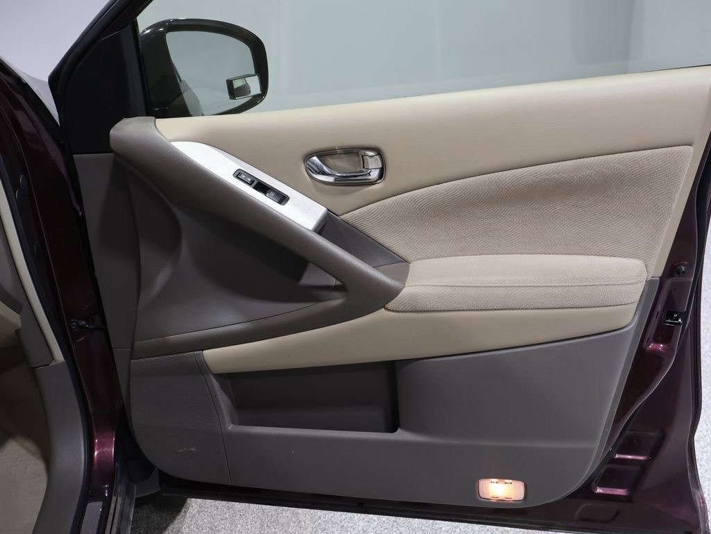 Used 2013 Nissan Murano S image 24