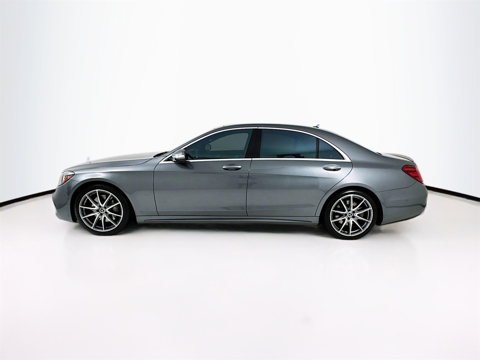 Used 2019 Mercedes-Benz S 560 Sedan image 5