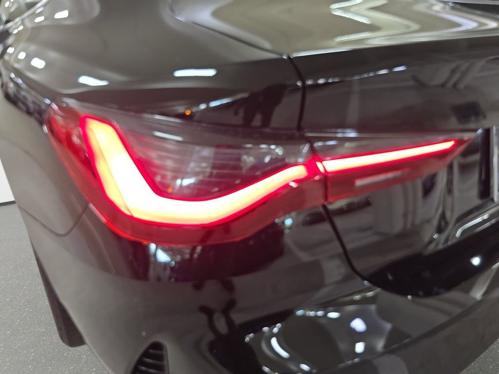 Used 2025 BMW 430i Coupe w/ Convenience Package RWD image 32