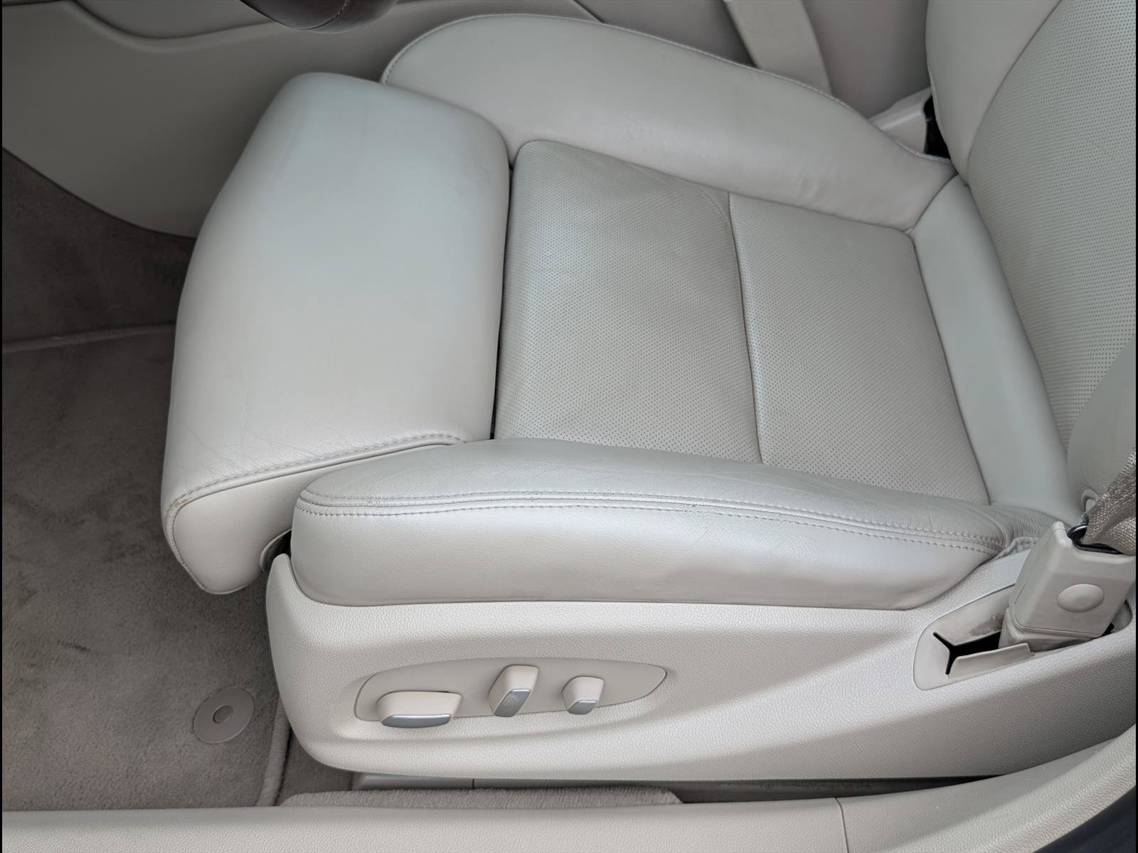 Used 2014 Cadillac XTS Luxury w/ Driver Awareness Package FWD image 9
