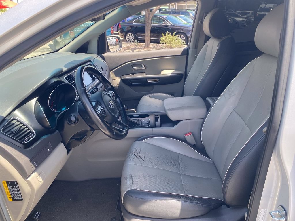 Used 2017 Kia Sedona LX w/ LX Essentials Premium Package FWD image 18