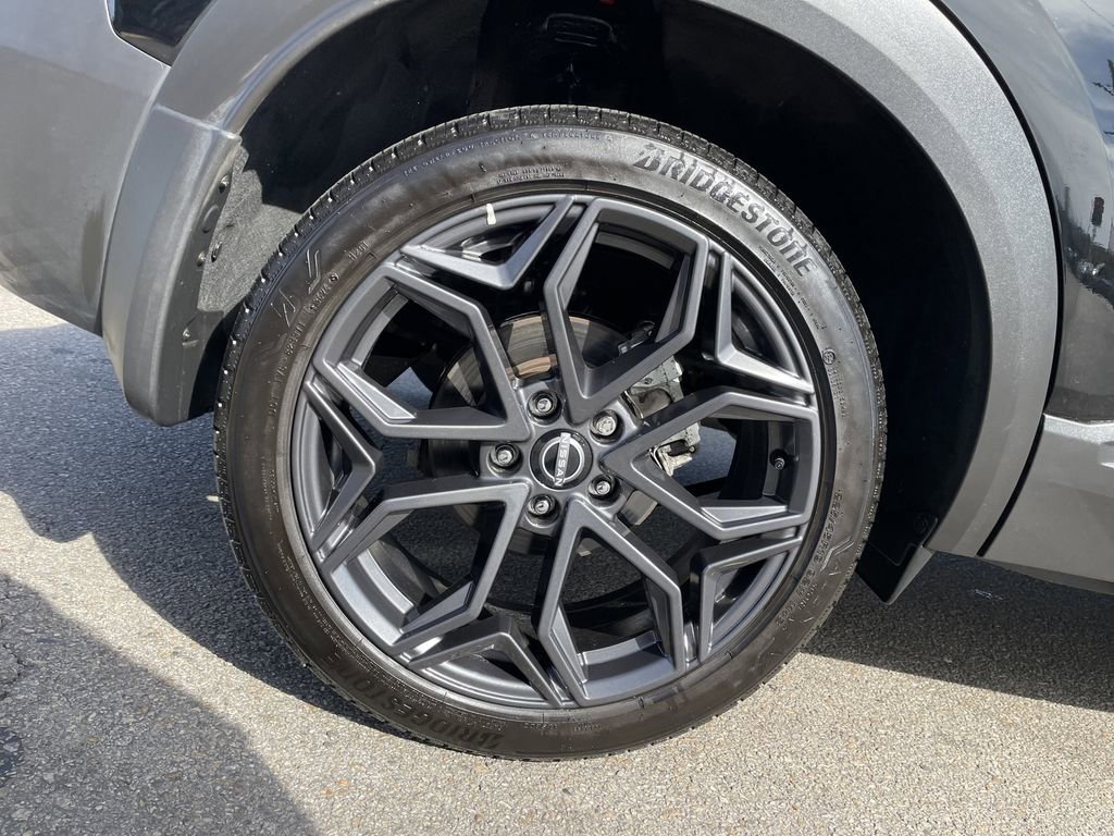 Used 2025 Nissan Kicks SR w/ SR Premium Package AWD/4WD image 12