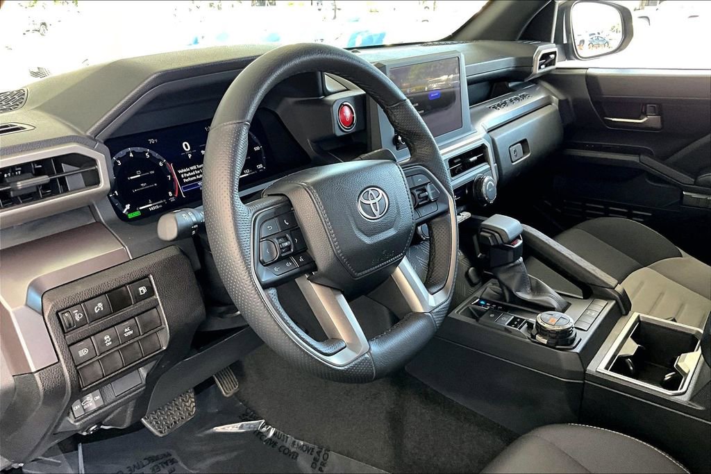Certified 2025 Toyota Tacoma TRD Off-Road AWD/4WD image 18