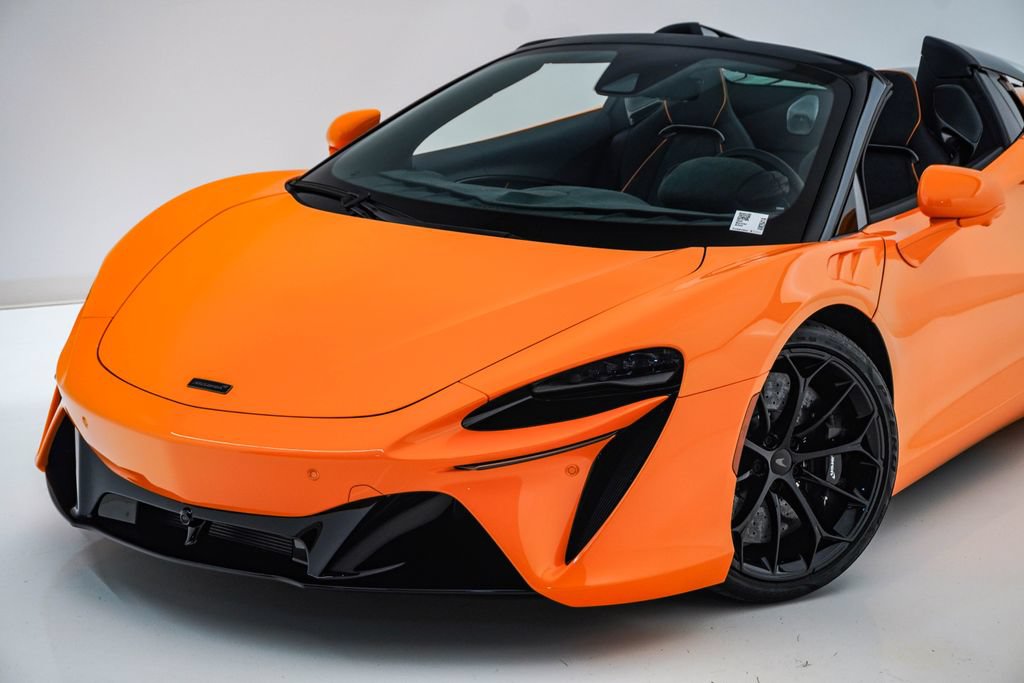 Used 2026 McLaren Artura Spider RWD image 4
