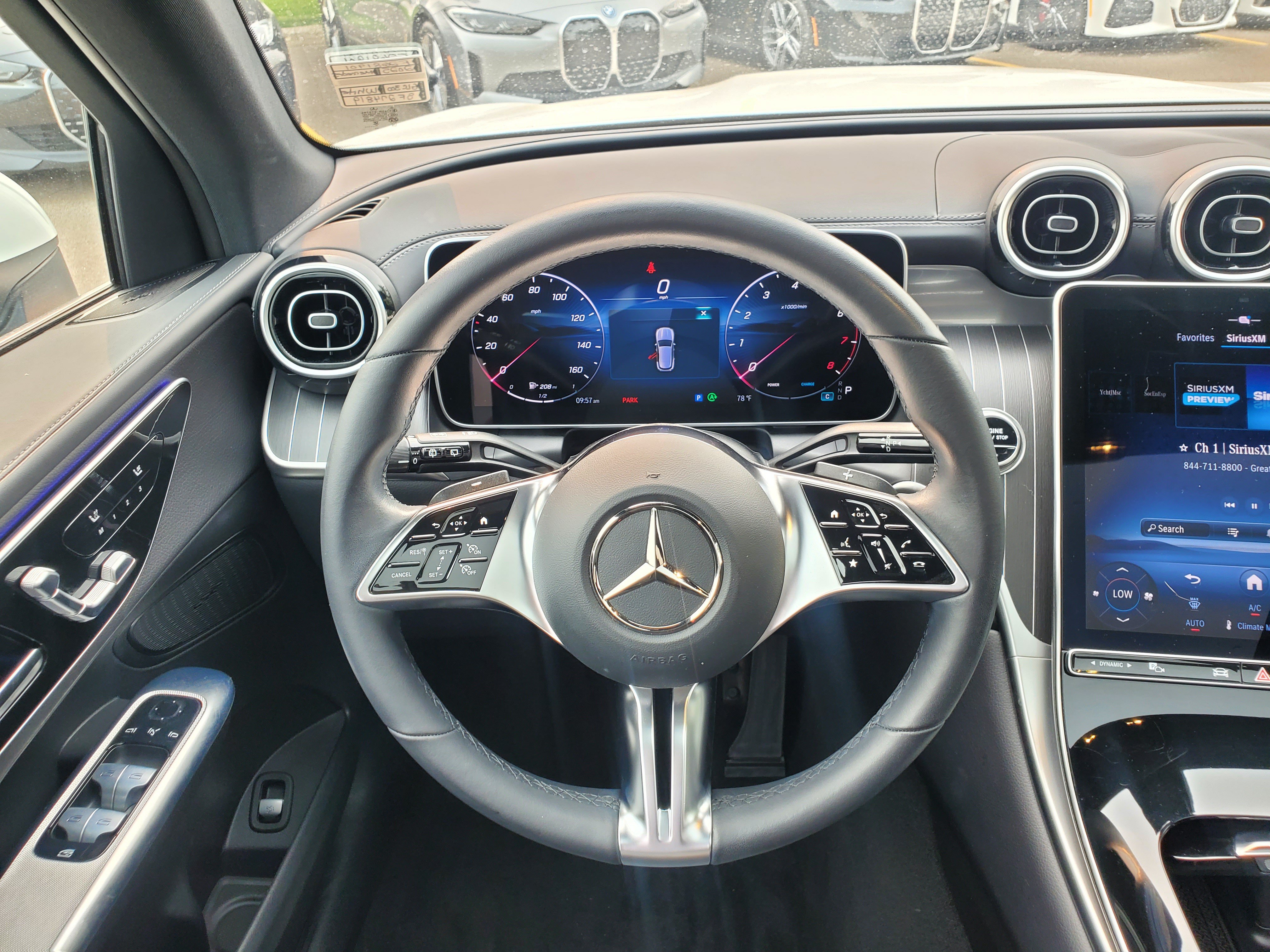 Used 2025 Mercedes-Benz GLC 300 image 28
