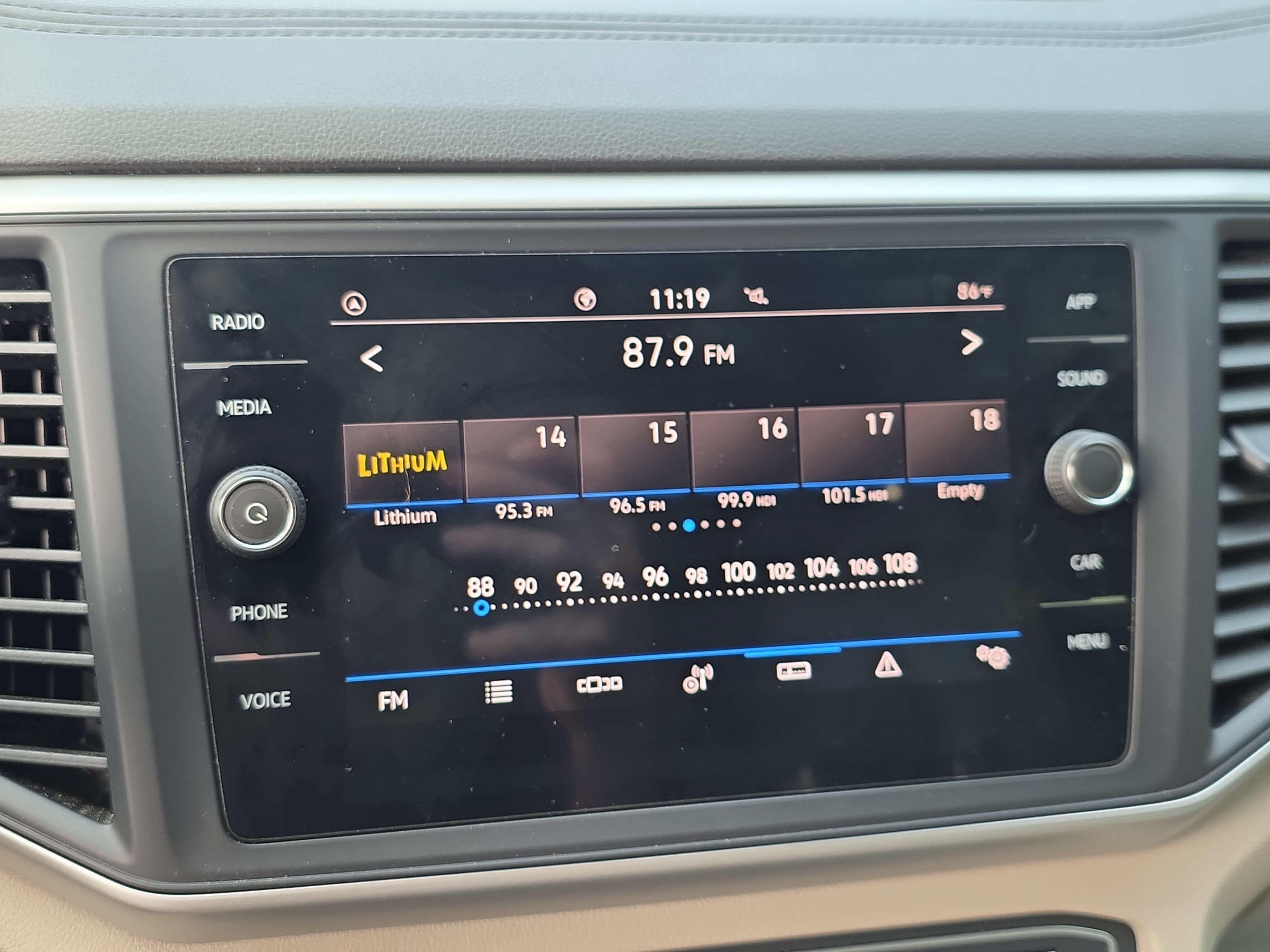 Used 2021 Volkswagen Atlas SE FWD image 19