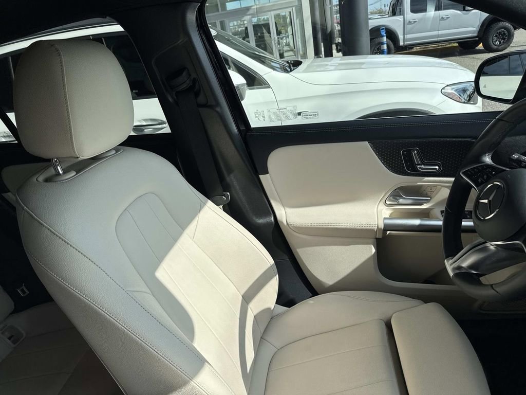 Used 2025 Mercedes-Benz GLA 250 image 11